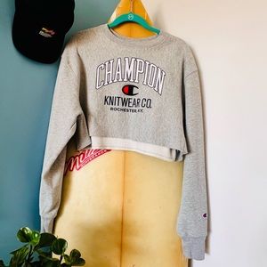 Champion Gray crew neck sweatshirt in Medium
